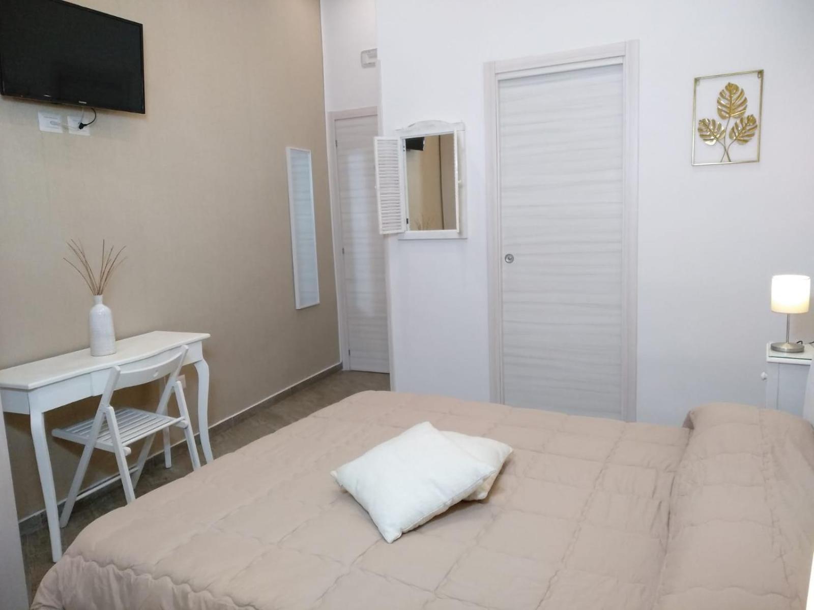 B&B Da Ary Colorful Rooms Наполи Екстериор снимка