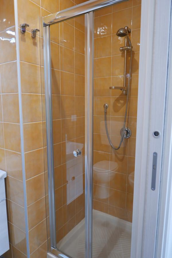 B&B Da Ary Colorful Rooms Наполи Екстериор снимка